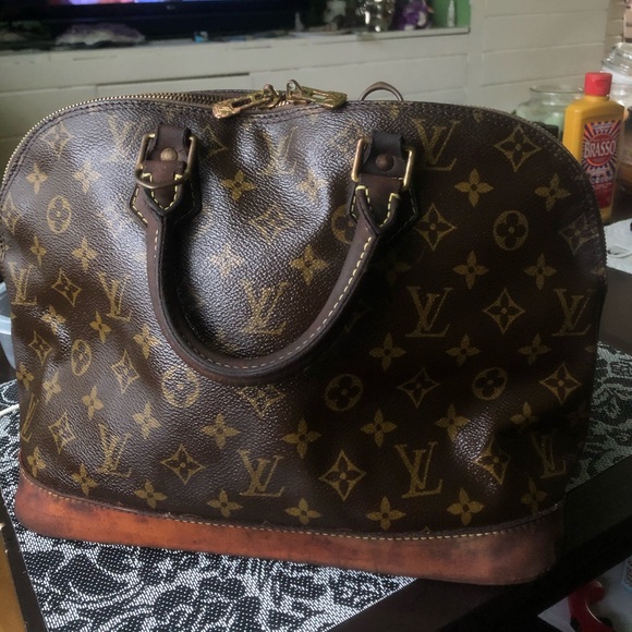 SoLD on IG ⭐️𝕃𝕠𝕦𝕚𝕤 𝕍𝕦𝕚𝕥𝕥𝕠𝕟 𝔸𝕃𝕄𝔸 PM - Picture 9 of 13